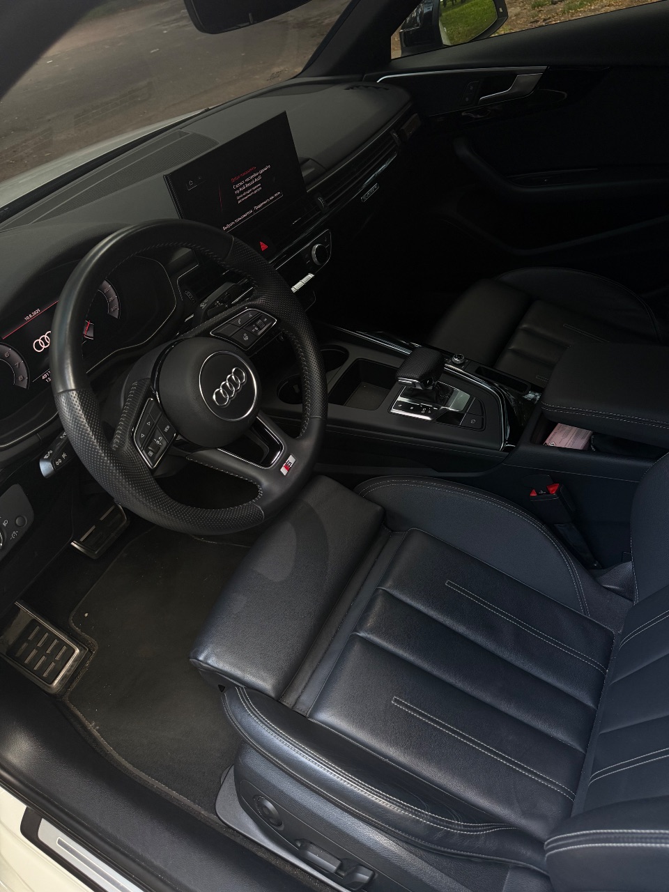 Audi A4 - фото 9