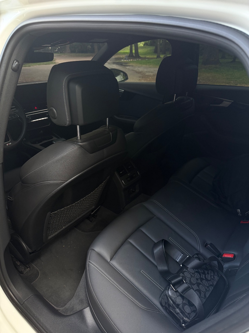 Audi A4 - фото 8