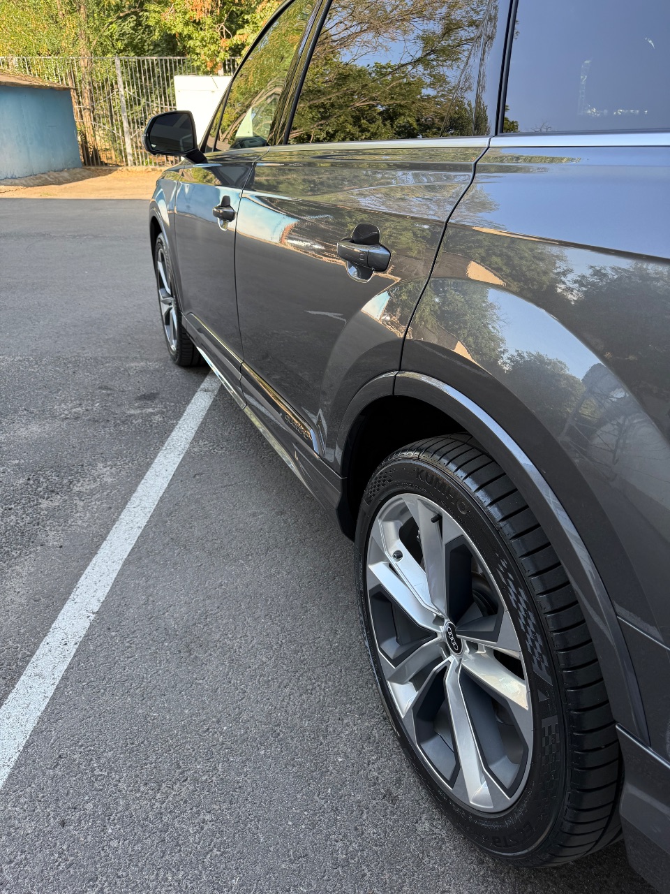 Audi Q7 - фото 8