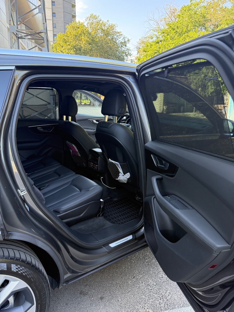 Audi Q7 - фото 17