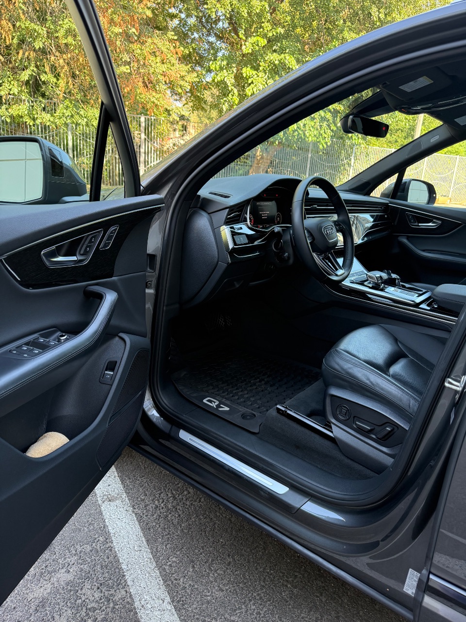 Audi Q7 - фото 12