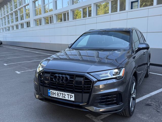 Audi Q7 - фото 1