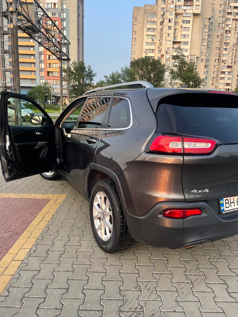 Jeep Cherokee - фото 4