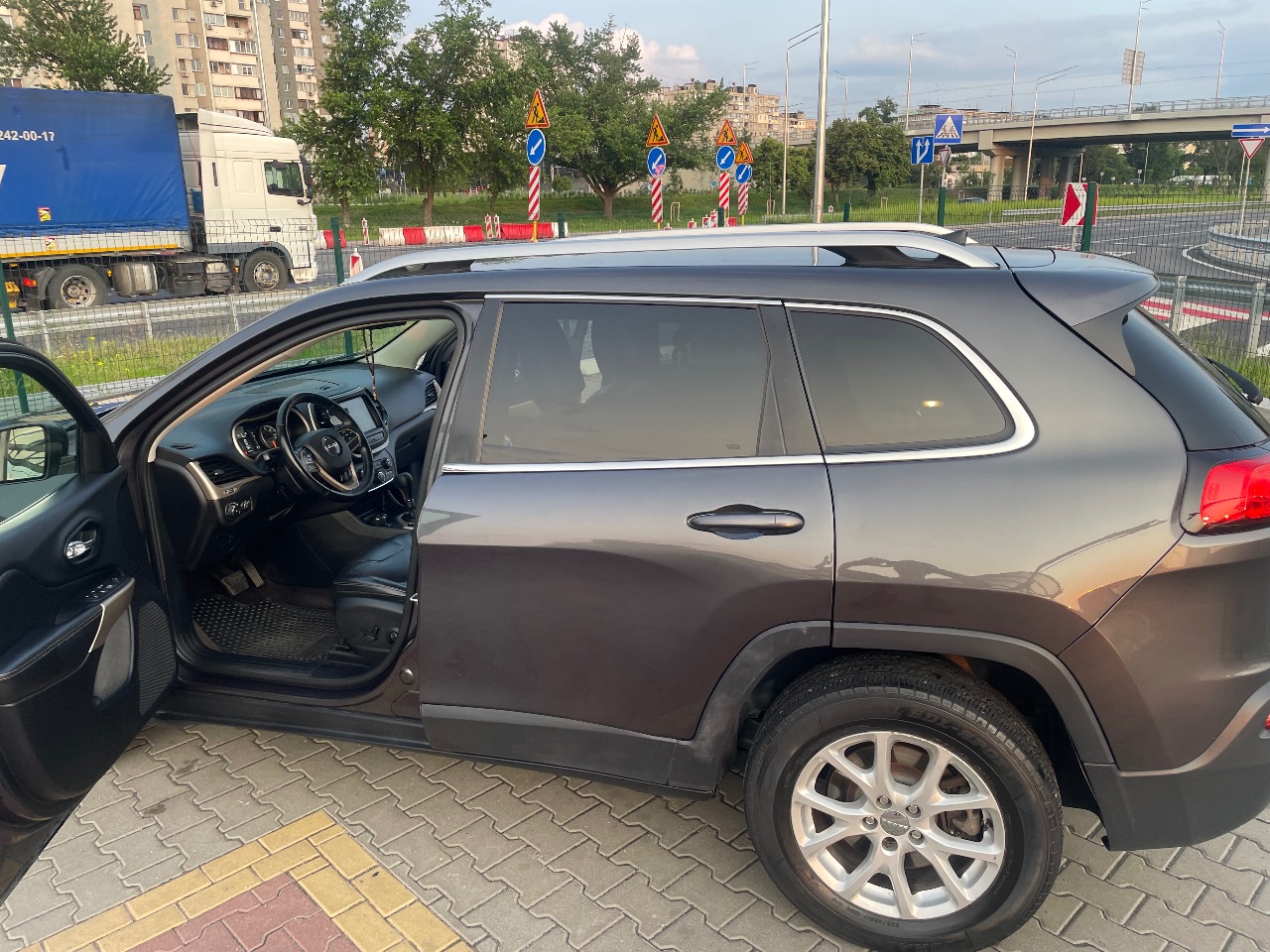 Jeep Cherokee - фото 6