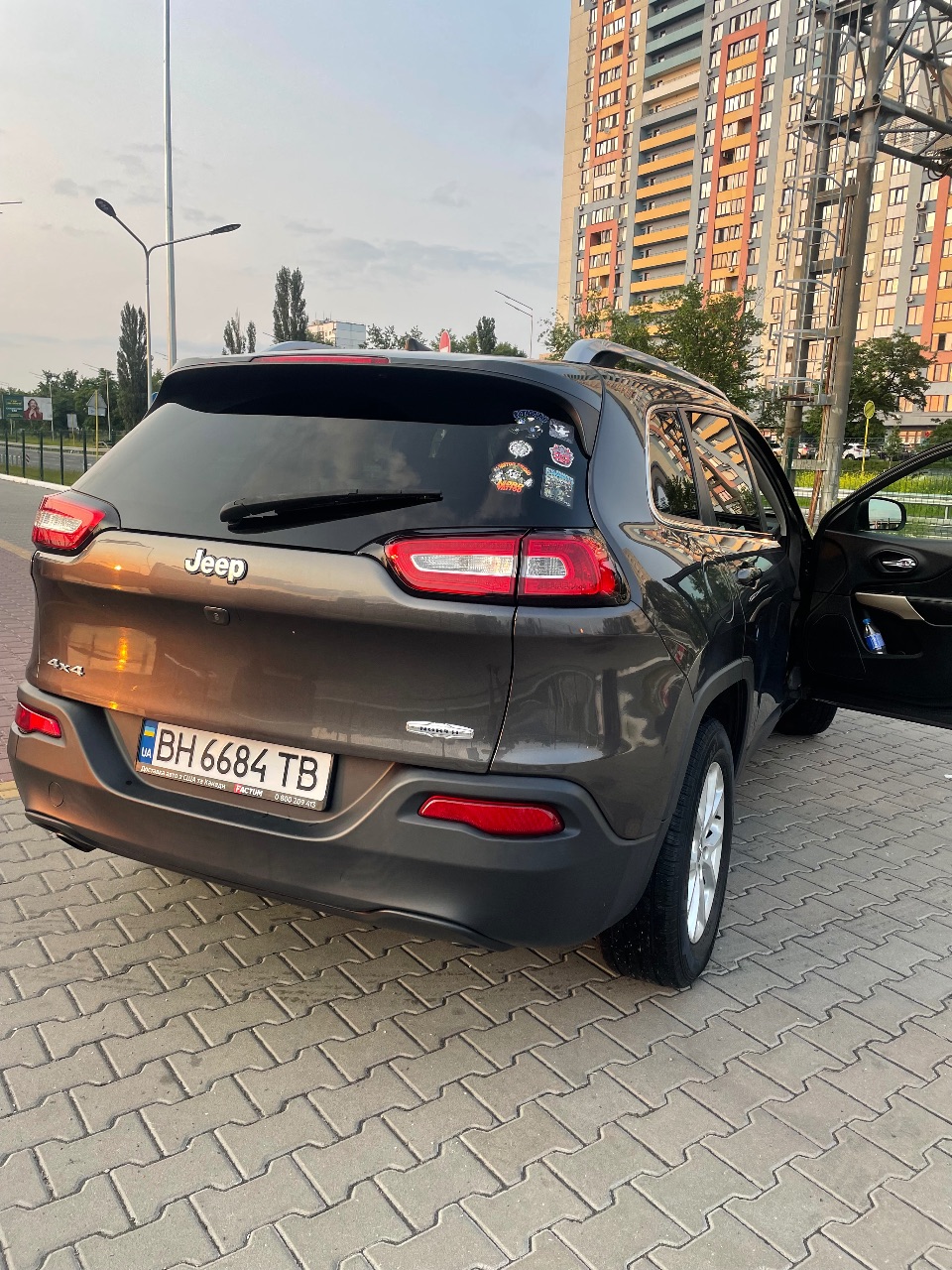 Jeep Cherokee - фото 2