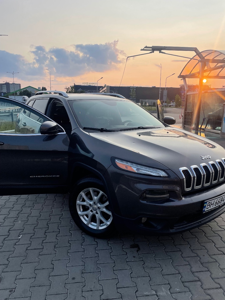 Jeep Cherokee - фото 3