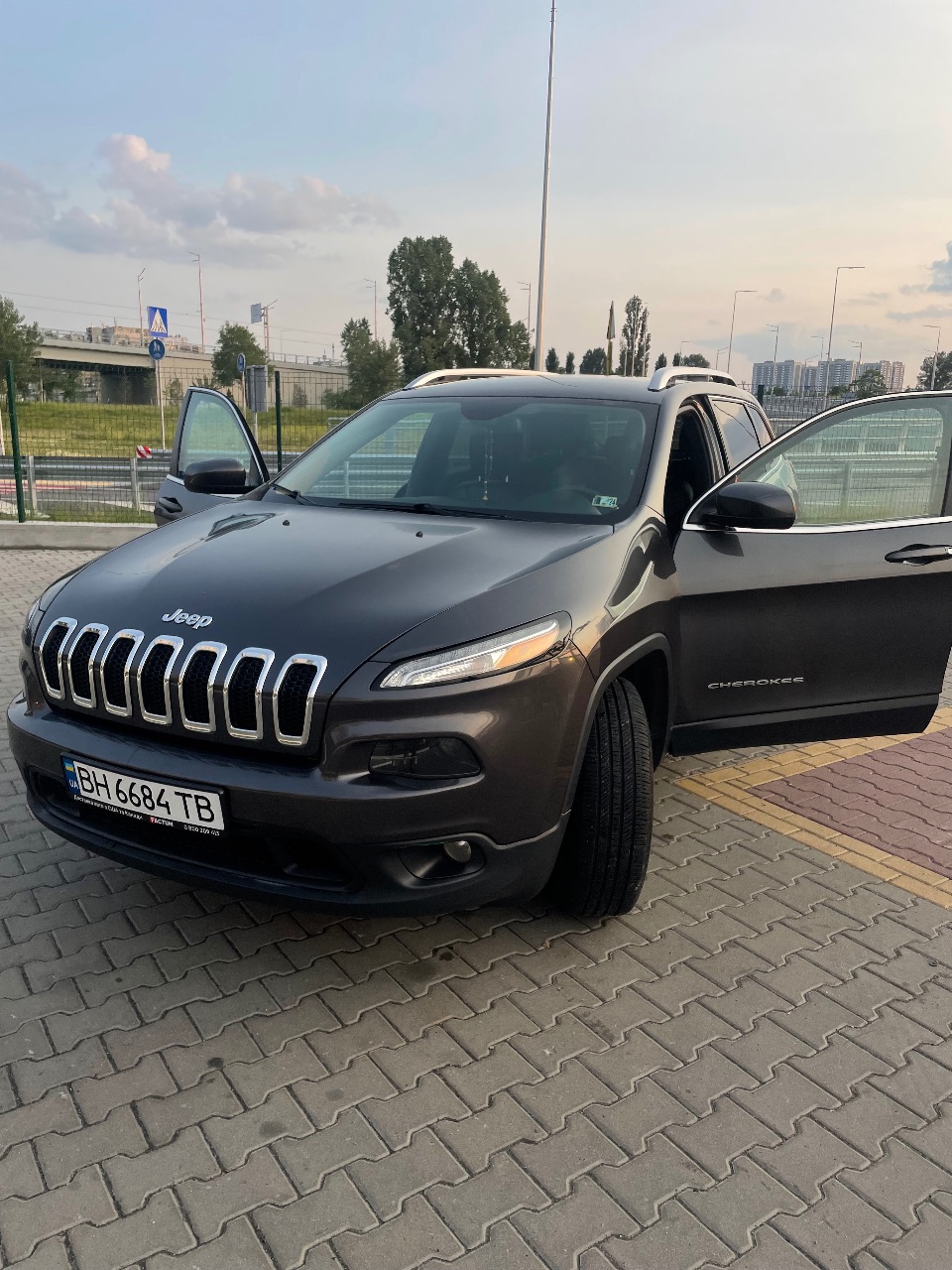 Jeep Cherokee - фото 1