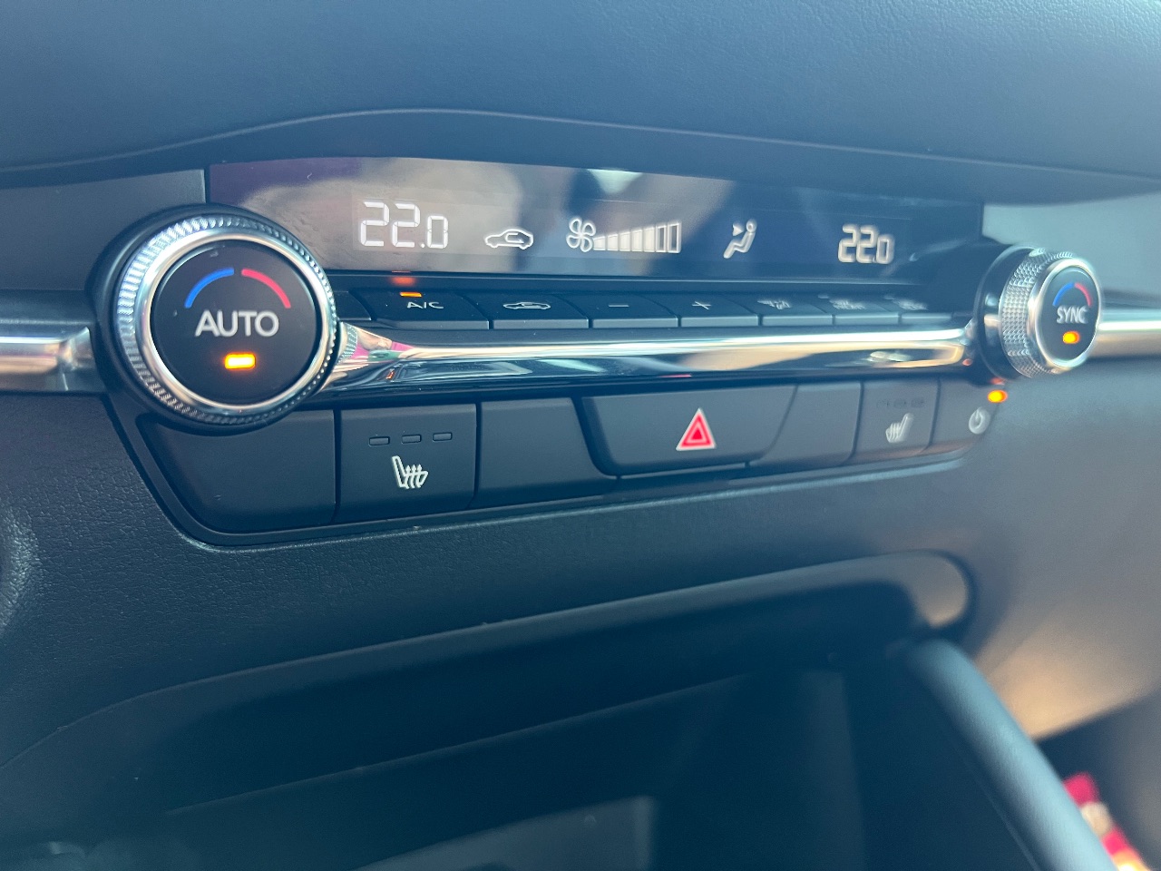 Mazda 3 - фото 11