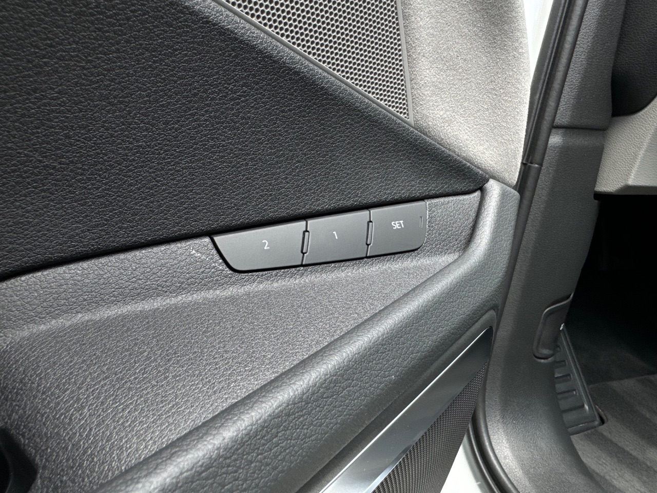 Audi e-tron Sportback - фото 34