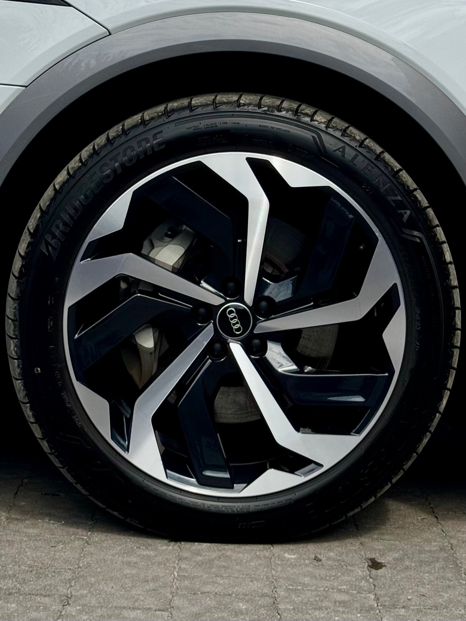 Audi e-tron Sportback - фото 11