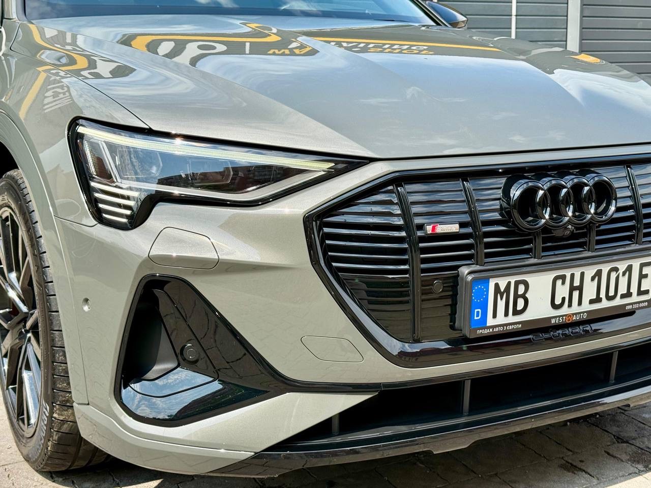 Audi e-tron - фото 7