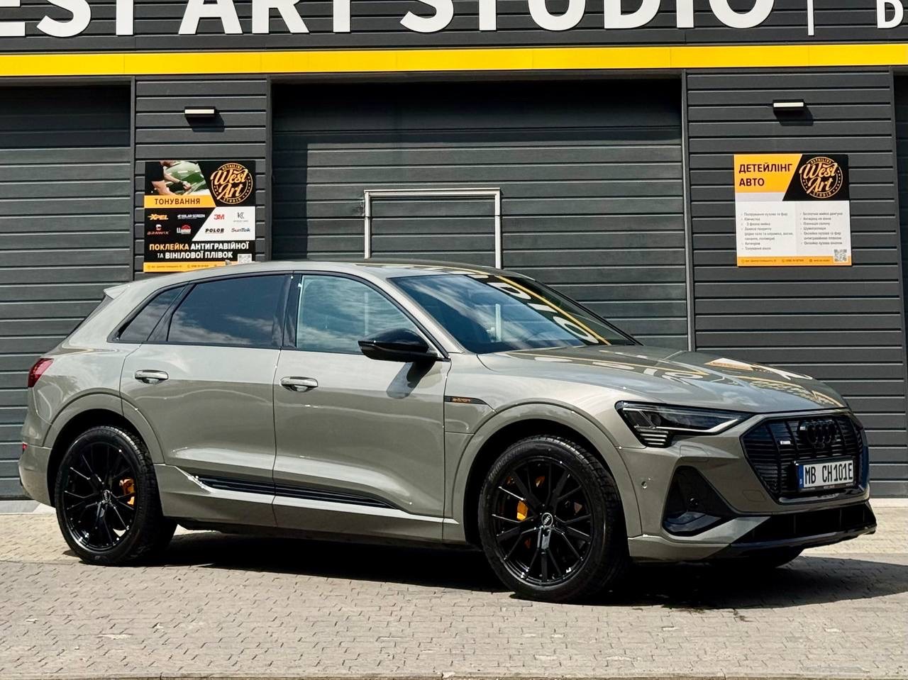 Audi e-tron - фото 1