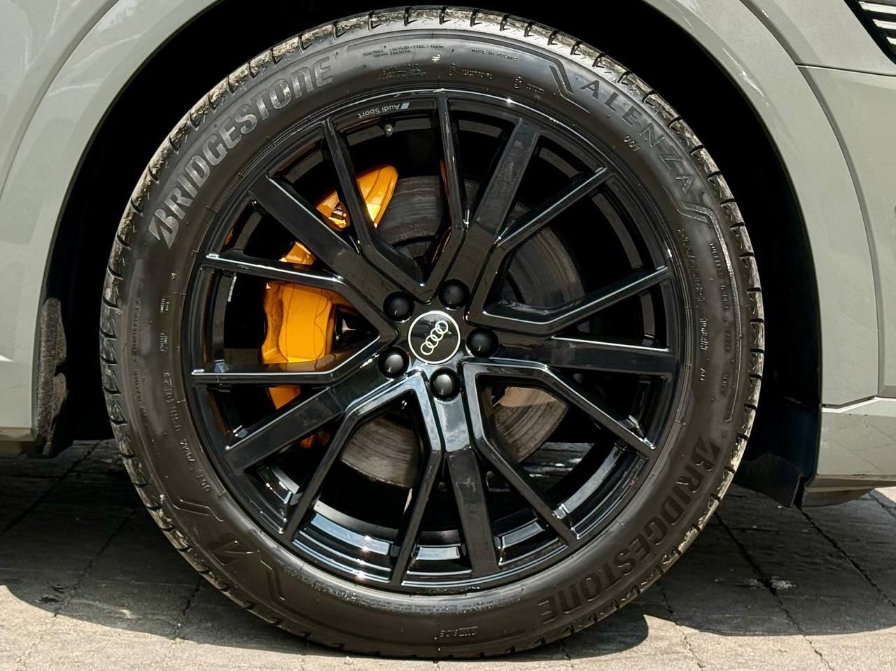 Audi e-tron - фото 8