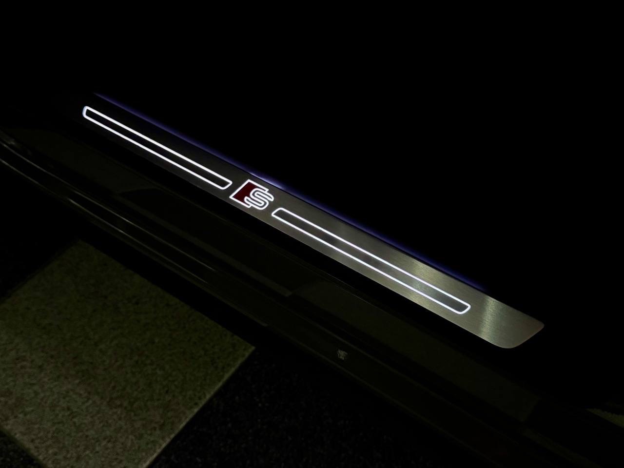 Audi e-tron - фото 22