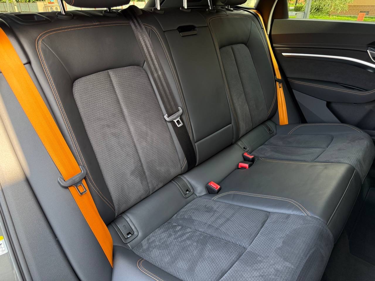 Audi e-tron - фото 16