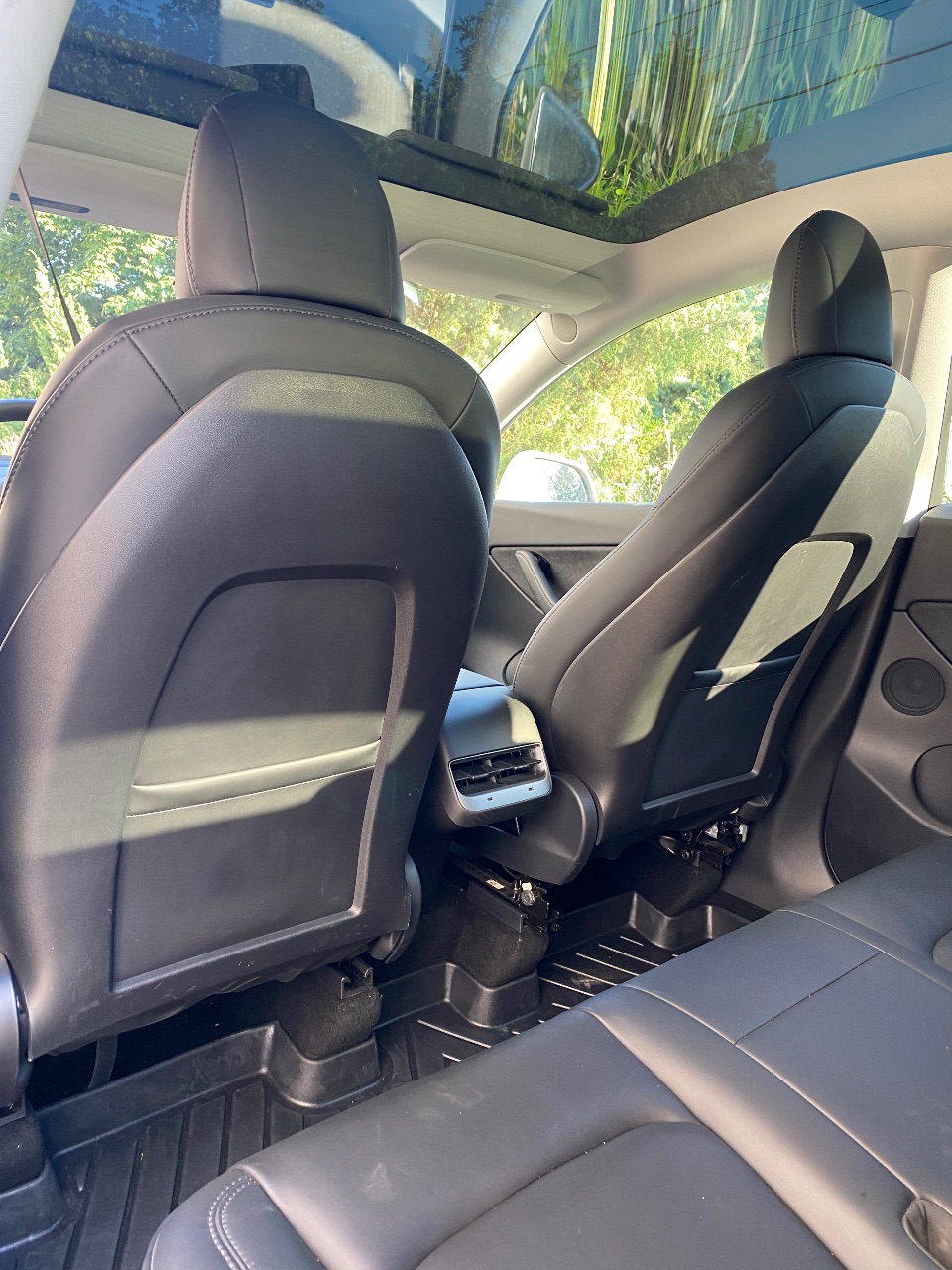 Tesla Model Y - фото 10