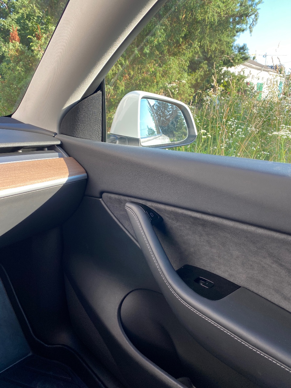 Tesla Model Y - фото 16