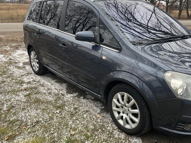 Opel Zafira - фото 5