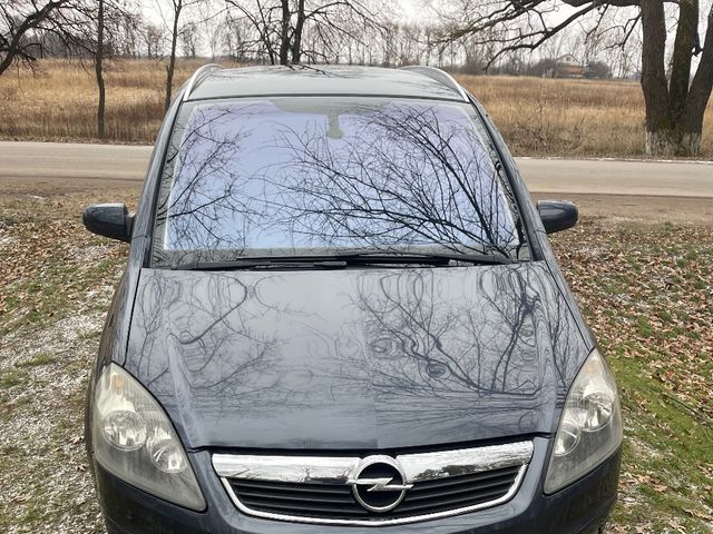 Opel Zafira - фото 1