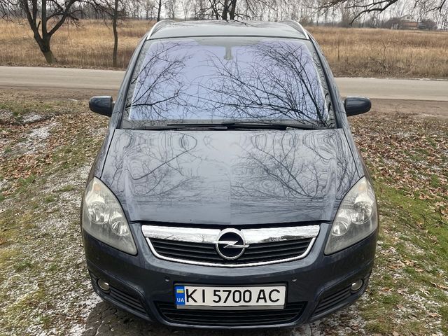 Opel Zafira - фото 2