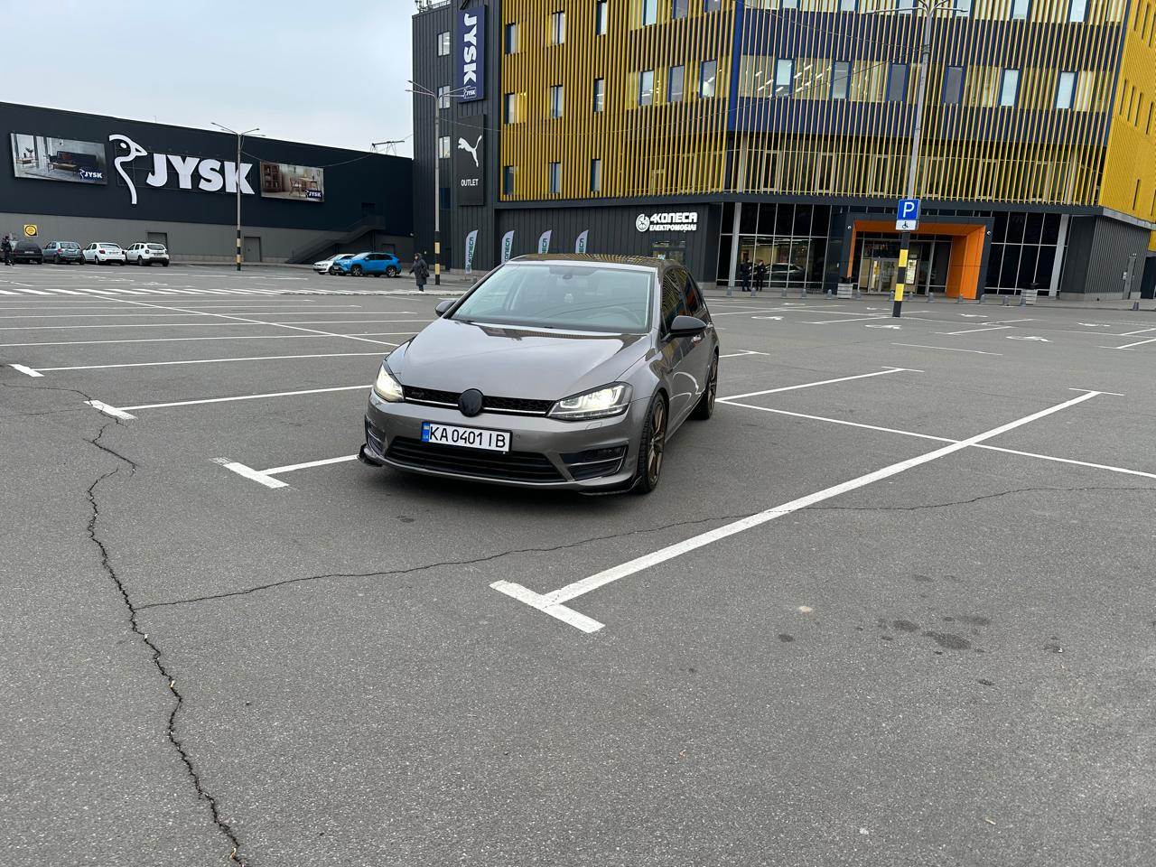 Volkswagen Golf - фото 1