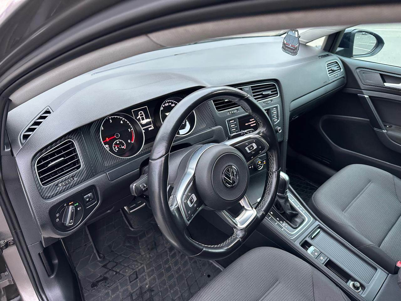 Volkswagen Golf - фото 12