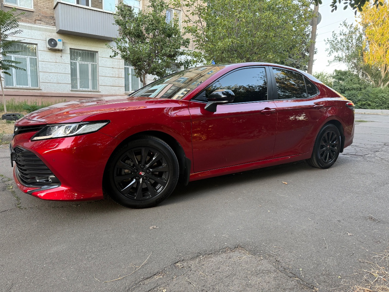 Toyota Camry - фото 2
