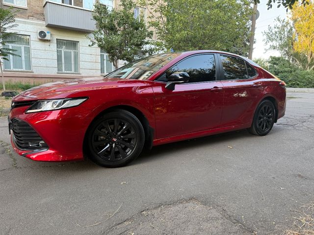 Toyota Camry - фото 2