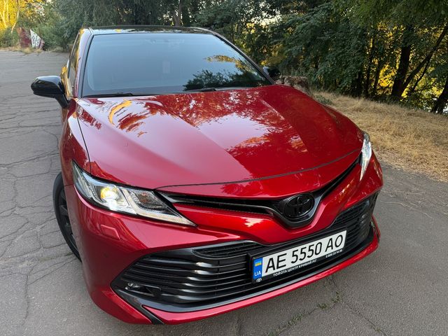 Toyota Camry - фото 1
