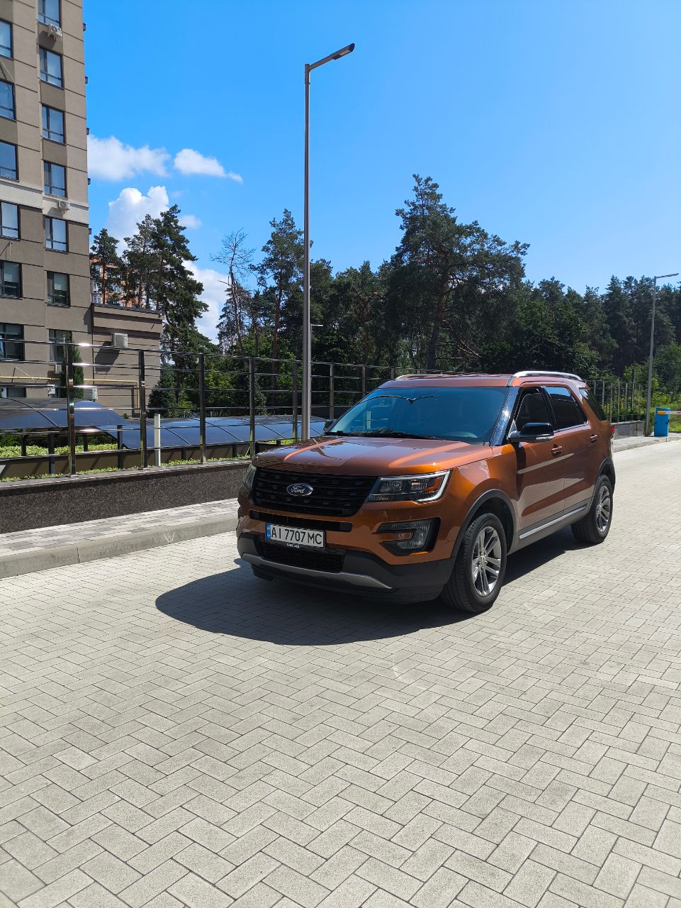 Ford Explorer - фото 1