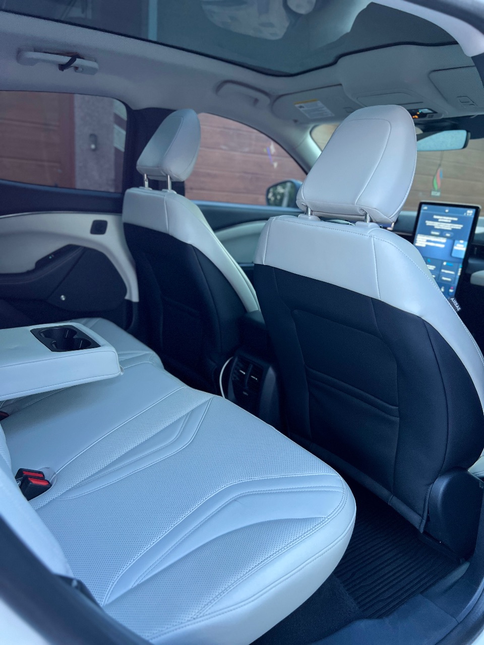 Ford Mustang Mach-E - фото 11