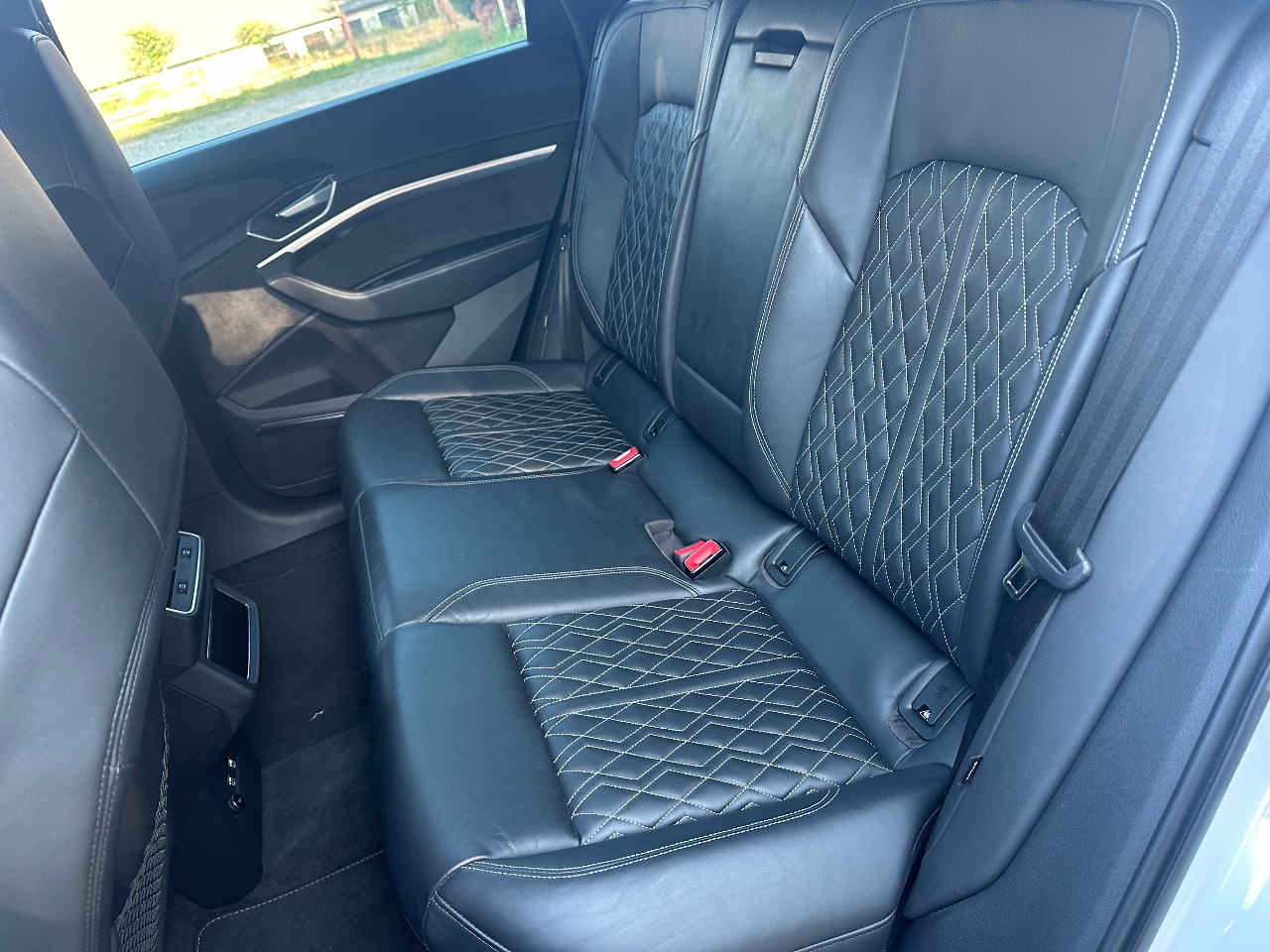 Audi e-tron Sportback - фото 8