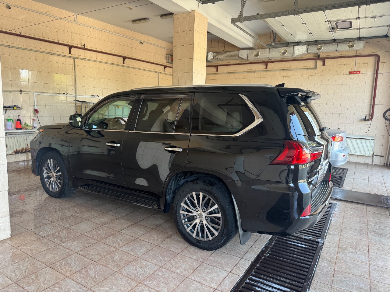 Lexus LX - фото 6