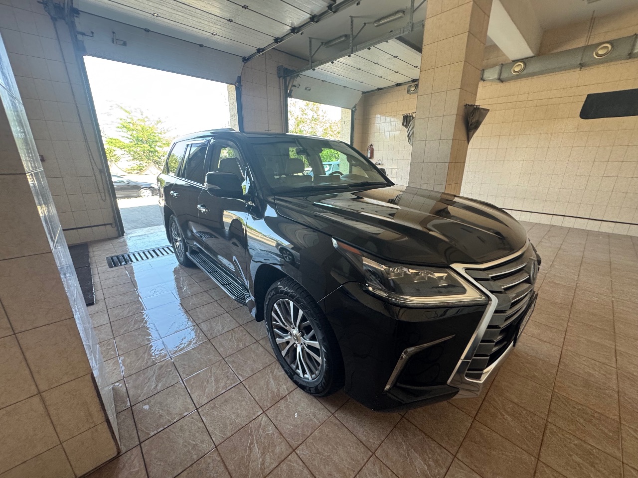 Lexus LX - фото 2