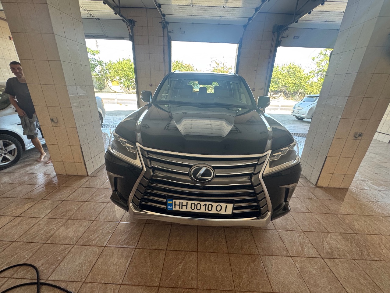 Lexus LX - фото 3