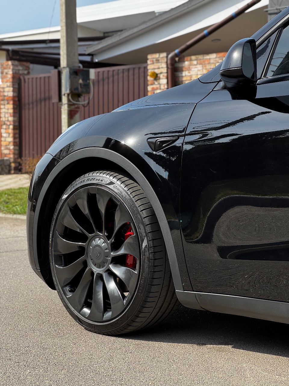 Tesla Model Y - фото 14