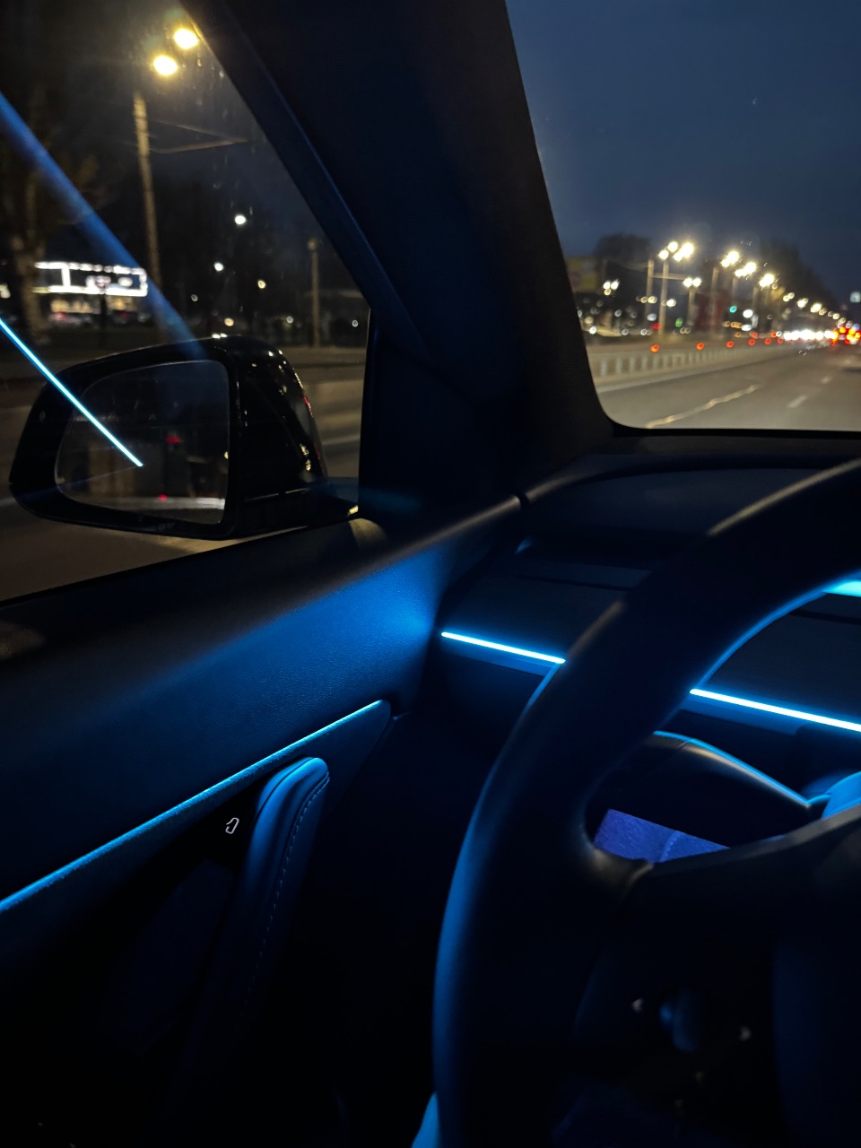 Tesla Model Y - фото 12