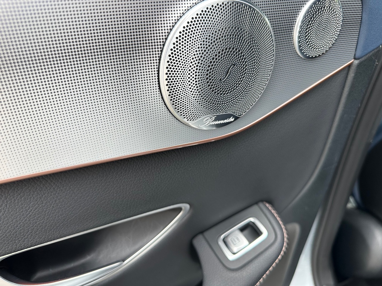 Mercedes-Benz EQC - фото 26