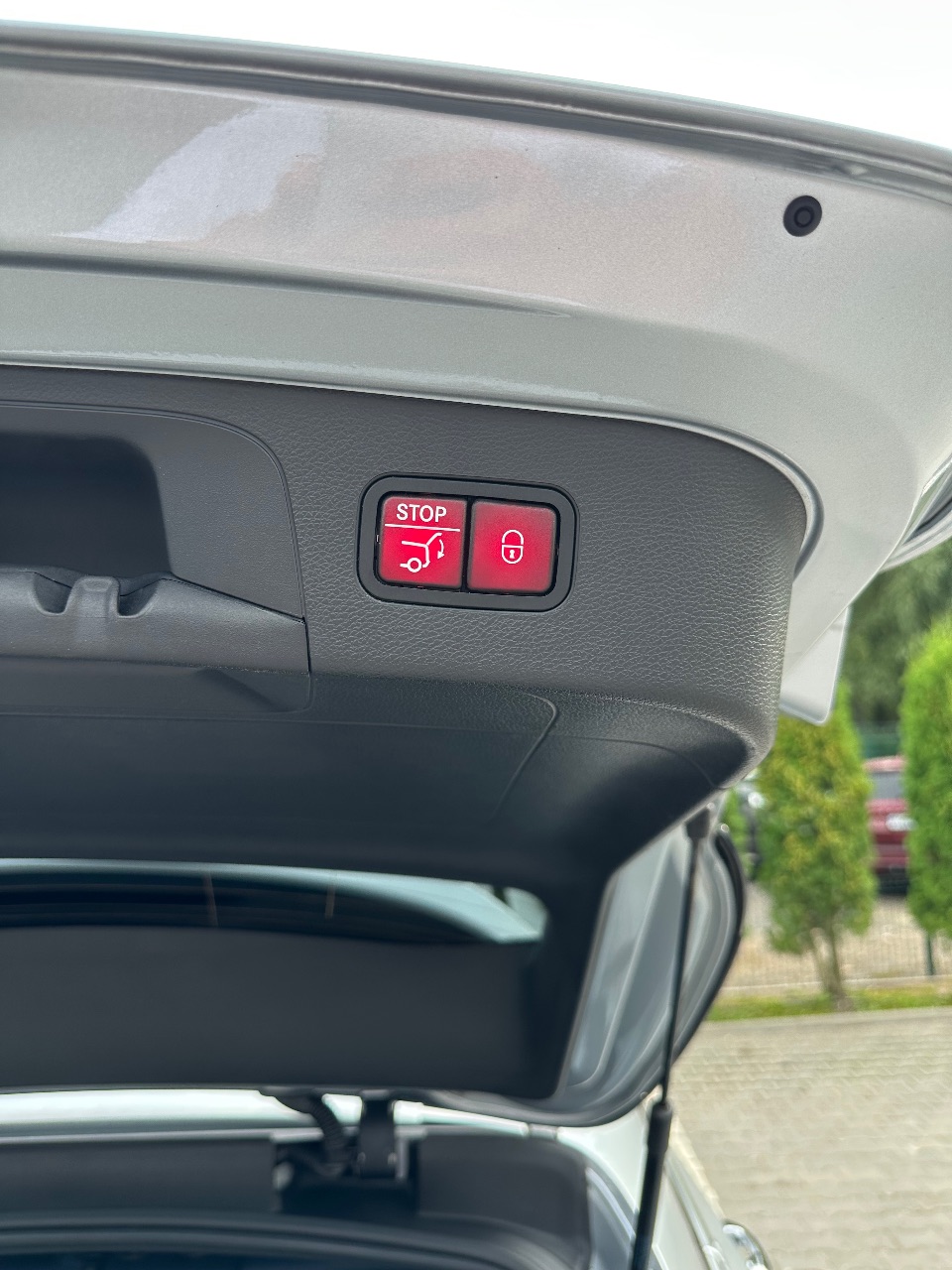 Mercedes-Benz EQC - фото 28