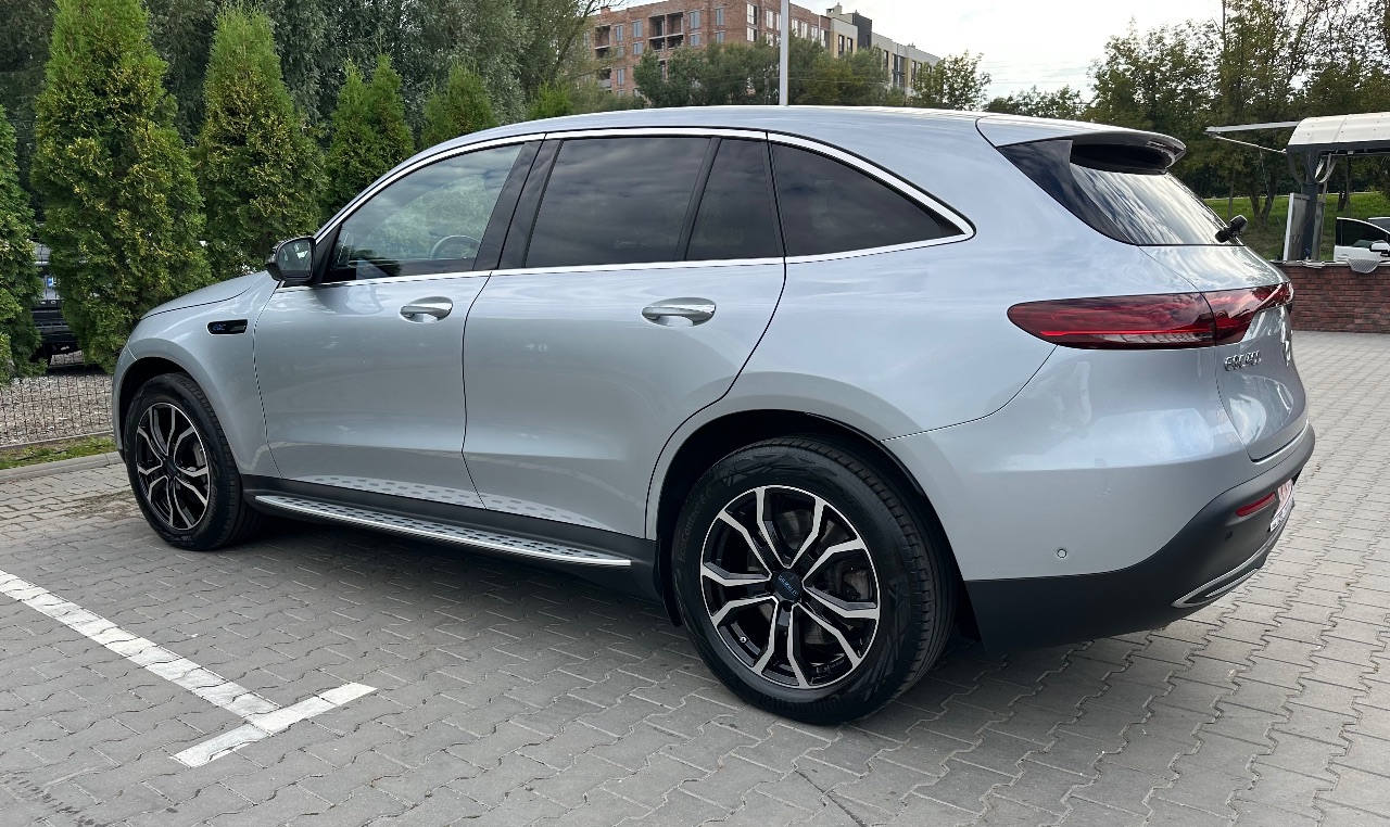 Mercedes-Benz EQC - фото 14