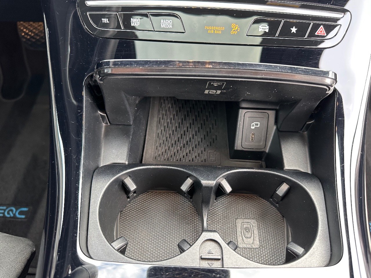 Mercedes-Benz EQC - фото 43