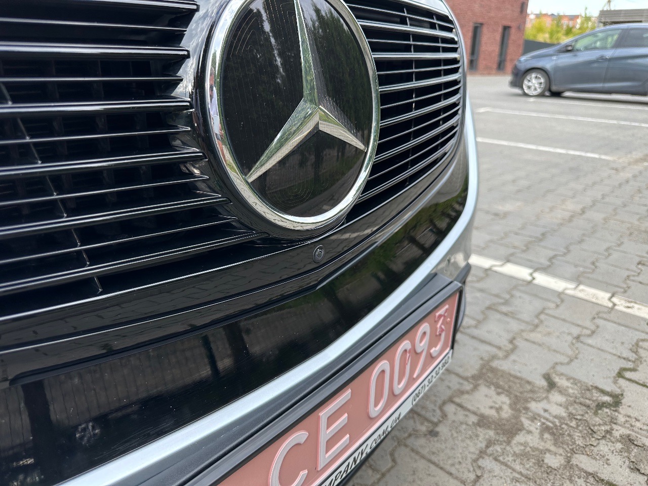 Mercedes-Benz EQC - фото 24