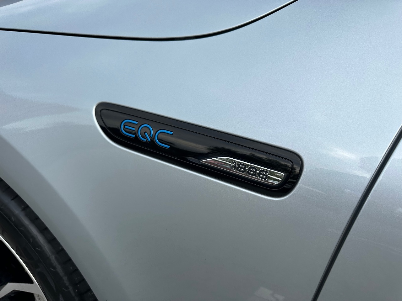 Mercedes-Benz EQC - фото 35