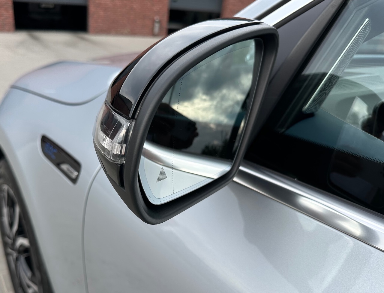 Mercedes-Benz EQC - фото 37