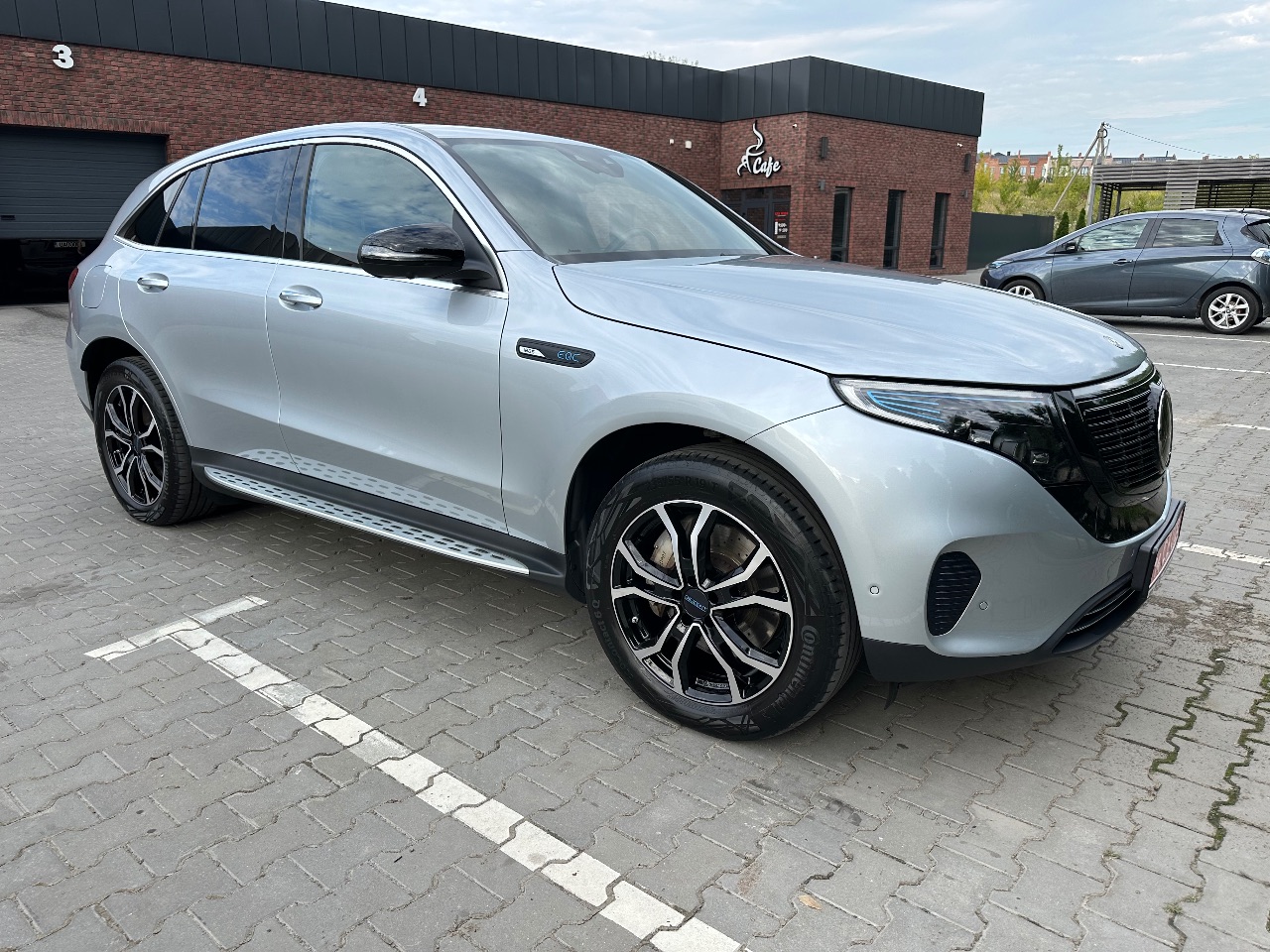 Mercedes-Benz EQC - фото 11