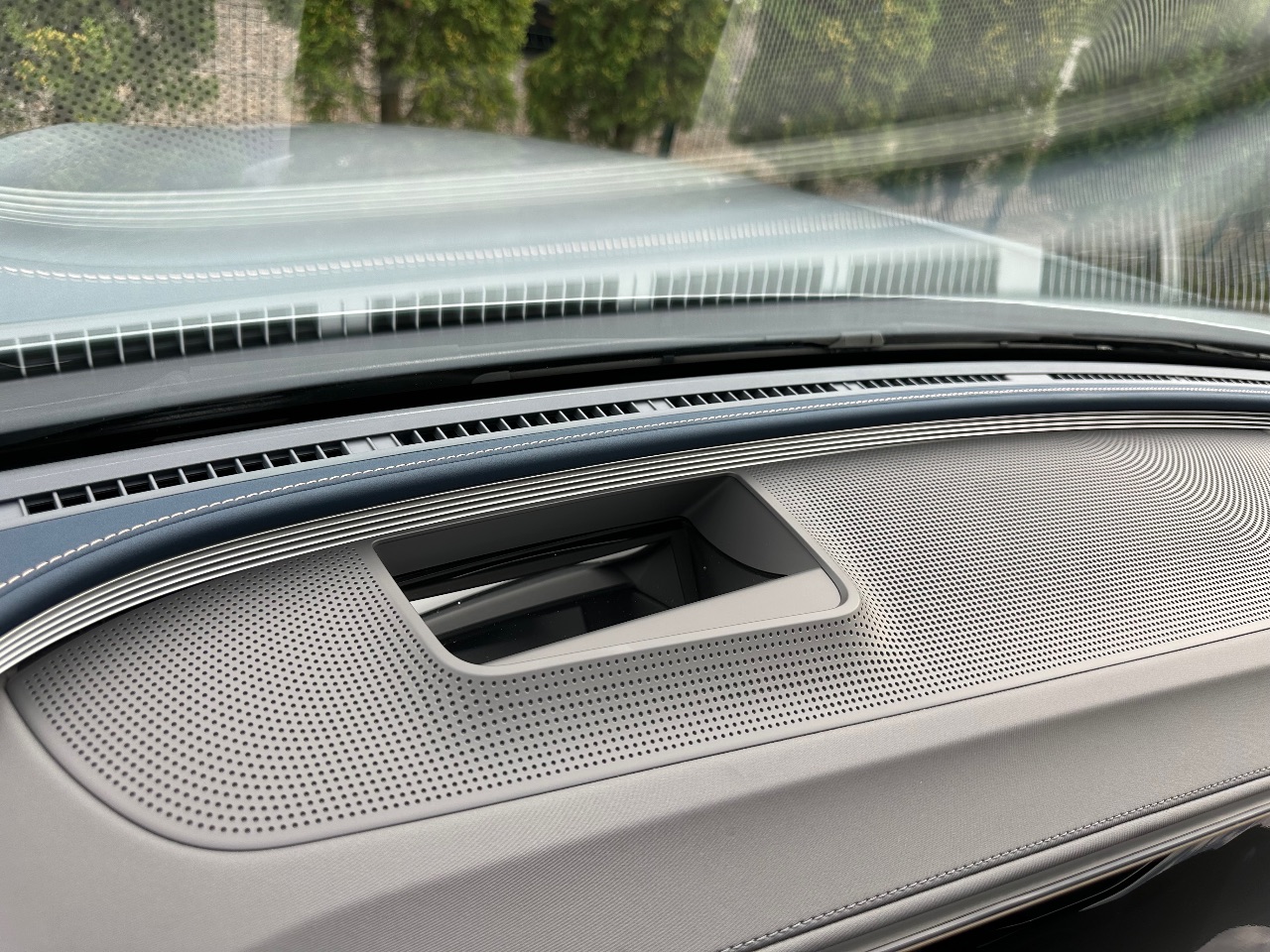 Mercedes-Benz EQC - фото 50