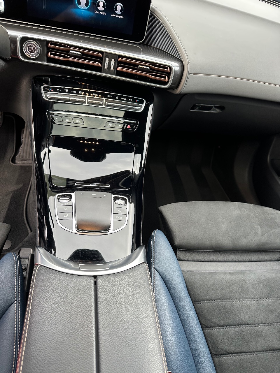 Mercedes-Benz EQC - фото 30