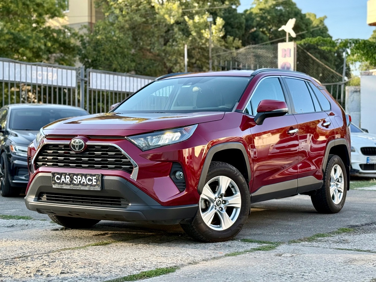 Toyota RAV4 - фото 1