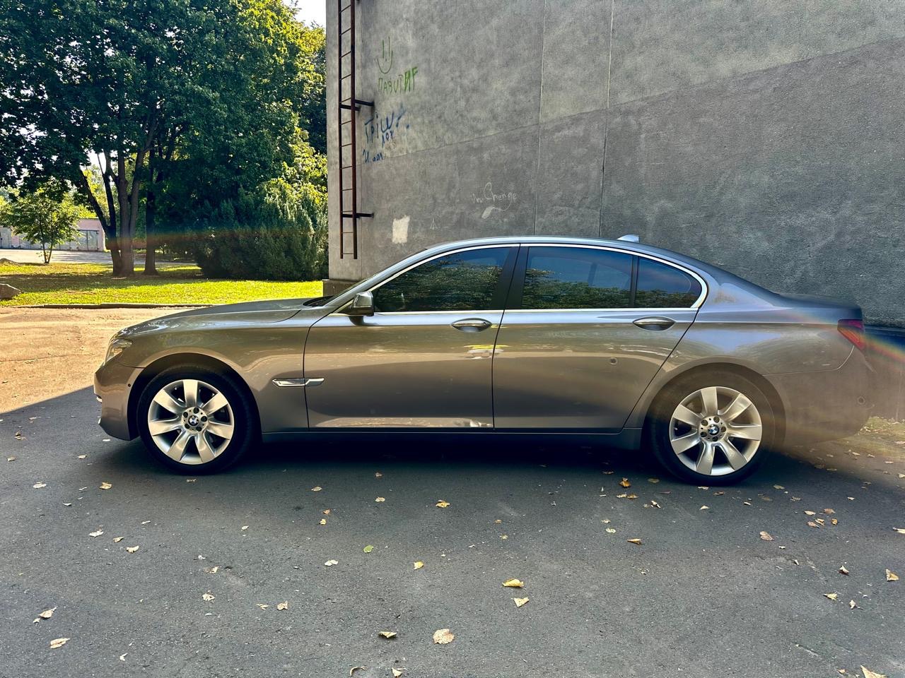 BMW 7 серії - фото 2