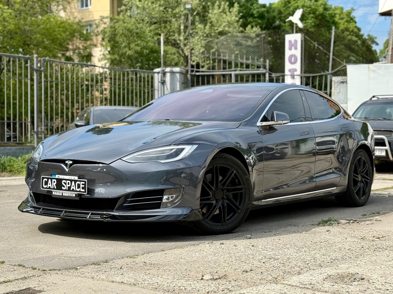 Tesla Model S - фото 1